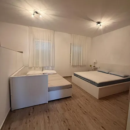 Seaesta Holidays Andrea Appartement *