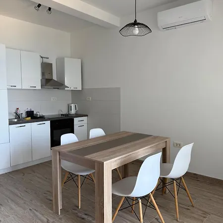 Seaesta Holidays Andrea オクルグ・ゴルニ