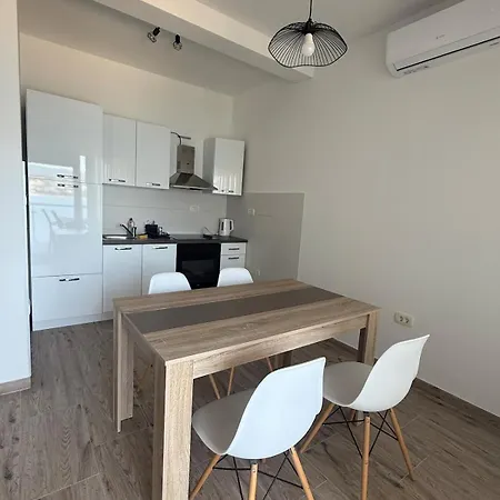 アパート Seaesta Holidays Andrea オクルグ・ゴルニ