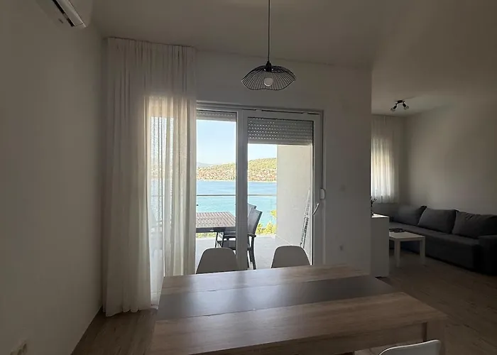 Seaesta Holidays Andrea Apartament *
